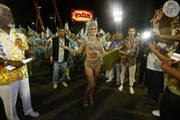 Lívia Andrade falou sobre fantasia usada no Carnaval