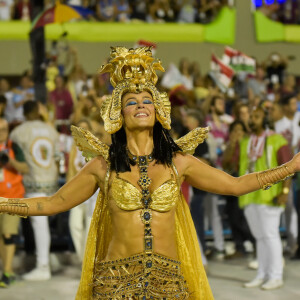 Paolla Oliveira, rainha de bateria da Grande Rio, dedicou post à escola por conta do segundo lugar