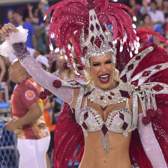 Lorena Improta, musa da Viradouro, vibra com título da escola no Carnaval do Rio de Janeiro. Veja vídeo compartilhado por ela nesta quarta-feira, dia 26 de janeiro de 2020