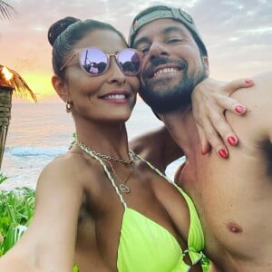 Juliana Paes viajou para Noronha com o marido, Carlos Eduardo Baptista, e os filhos