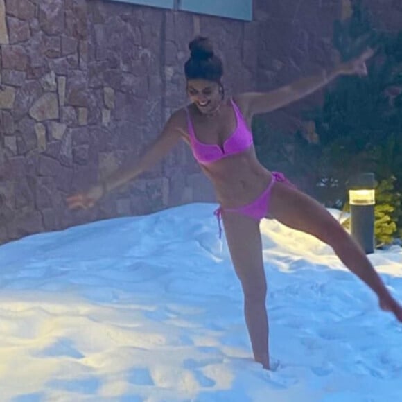 Antes do carnaval, Juliana Paes curtiu a neve nos Estados Unidos