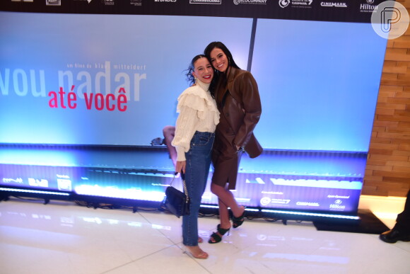 Bruna Marquezine recebe Priscilla Alcântara em lançamento de filme em São Paulo