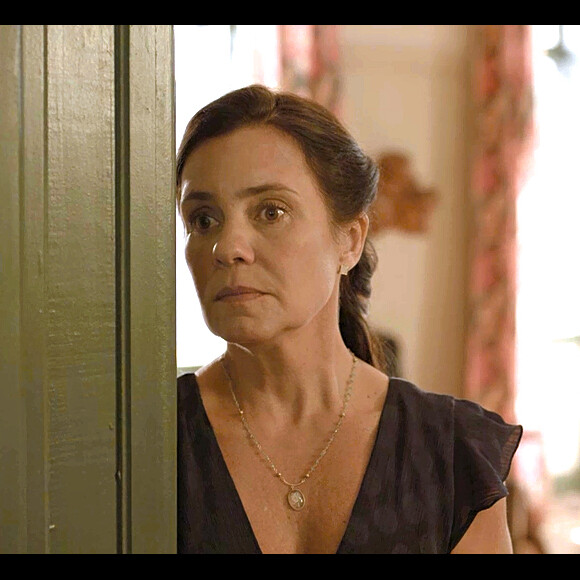 Na novela 'Amor de Mãe', Thelma (Adriana Esteves) descobre que Danilo (Chay Suede) é Domênico, o filho perdido de Lurdes (Regina Casé)