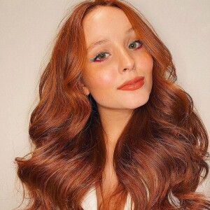 Larissa Manoela aprova mudança no visual: 'Muito apaixonada'