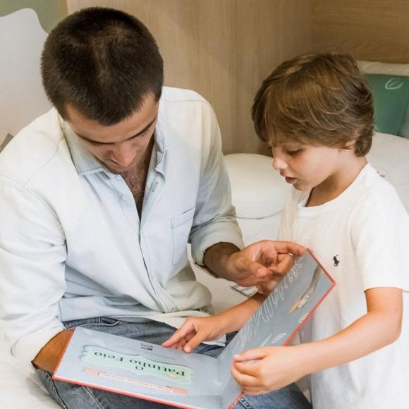 Felipe Simas presenteou o filho mais velho, Joaquim, com quarto novo