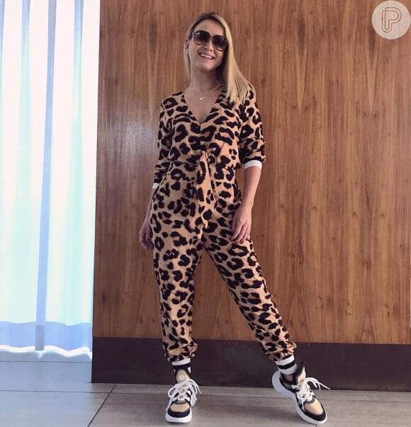 Eliana usou macacão animal print e sneakers Louis Vuitton, de R$ 4.800,00