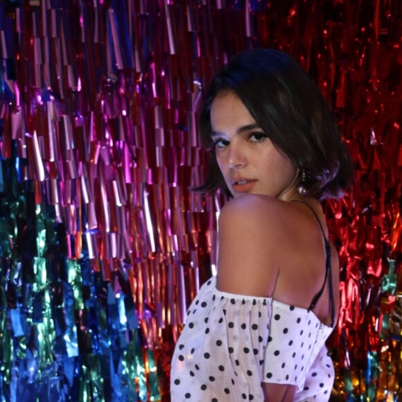 Bruna Marquezine vive a protagonista Ophelia em 'Vou Nadar Até Você', de Klaus Mitteldorf 
