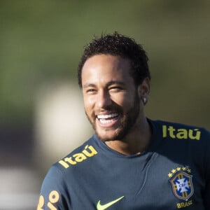 Neymar também decidiu alertar os fãs na web sobre a importância de ficar em casa