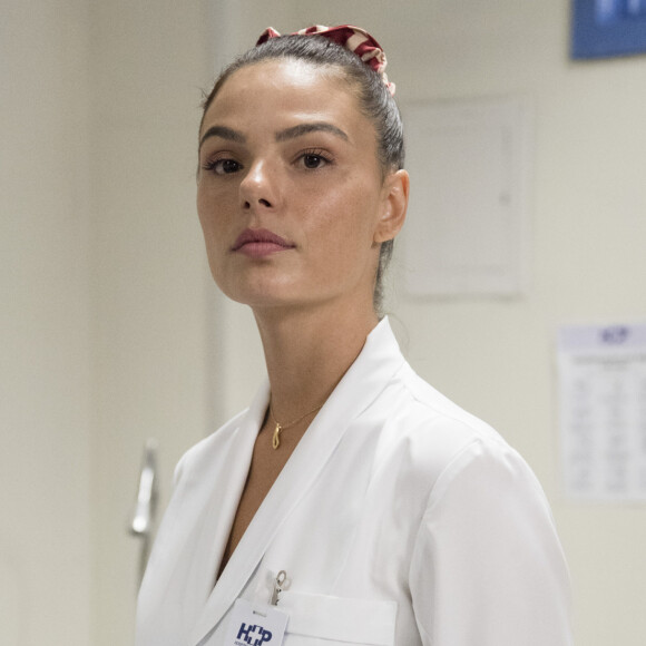 Isis Valverde interpreta a personagem Betina na novela 'Amor de Mãe'