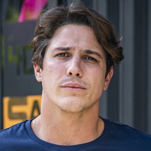 Novela 'Malhação: Toda Forma de Amar': Rui (Romulo Neto) consegue provar que a adoção de Nina (Eloá Miranda/Lavínia Miranda) por Lígia (Paloma Duarte) foi ilegal