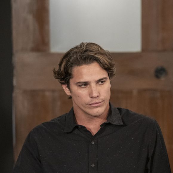 Novela 'Malhação: Toda Forma de Amar': juiz dá a guarda de Nina (Eloá Miranda/Lavínia Miranda), filha de Rita (Alanis Guillen) e Rui (Romulo Neto), para o pai da criança: 'Passa a exercer a guarda da menor'