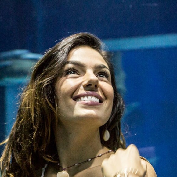 Isis Valverde faz reflexão ao anunciar morte da avó: 'Que Deus nos conforte, que tenhamos fé e força pra seguir! Que sejamos fortes, mesmo quando as pernas não mais aguentarem'