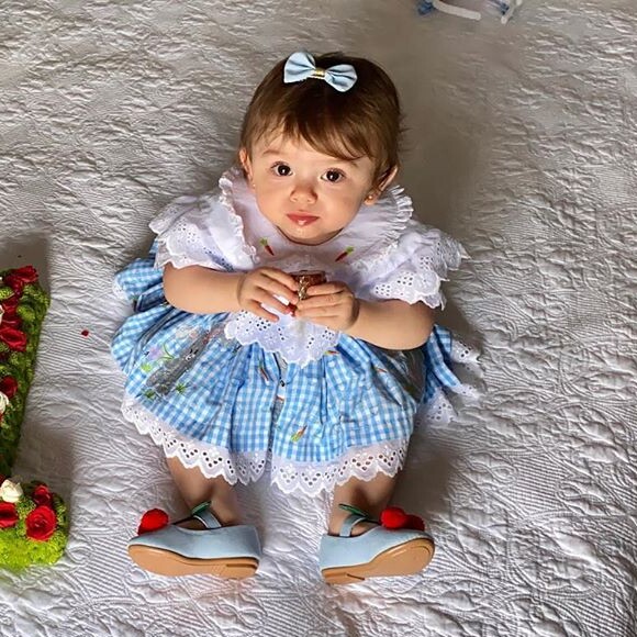 Filha de Thaeme Mariôto, Liz completou 11 meses neste sábado, 21 de março de 2020