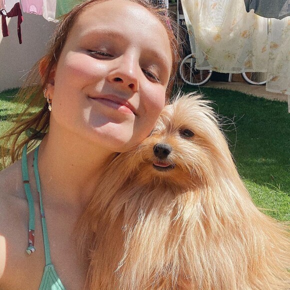 Larissa Manoela foi tietada por Maisa Silva em foto com pets