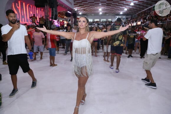 Coronavírus fez Viviane Araujo adiar sua festa de 45 anos, mas ganhou comemoração com o namorado, Guilherme Militão