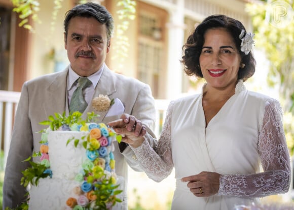 Penúltimo capítulo da novela 'Éramos Seis' tem casamento de Lola (Gloria Pires) e Afonso (Cássio Gabus Mendes)