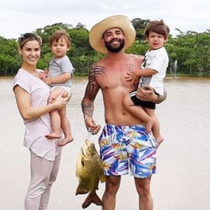 Andressa Suita elogiou a habilidade dos filhos com a música: 'Artistas'