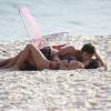 Bruno e Yanna trocaram beijos apaixonados em uma praia do Rio