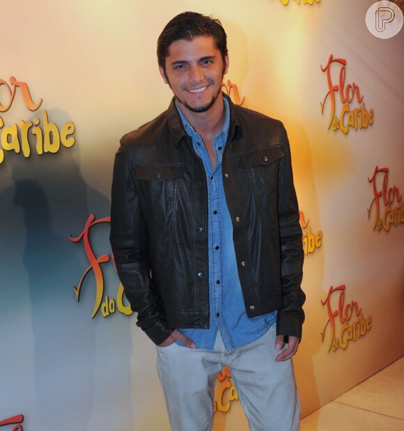 Bruno Gissoni volta à TV com Juliano, seu personagem em 'Flor do Caribe'