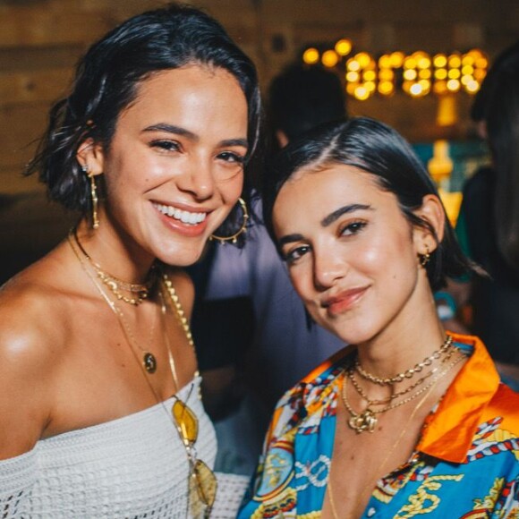 Bruna Marquezine avisa a amiga: 'Olha, Manoela, você me paga! '