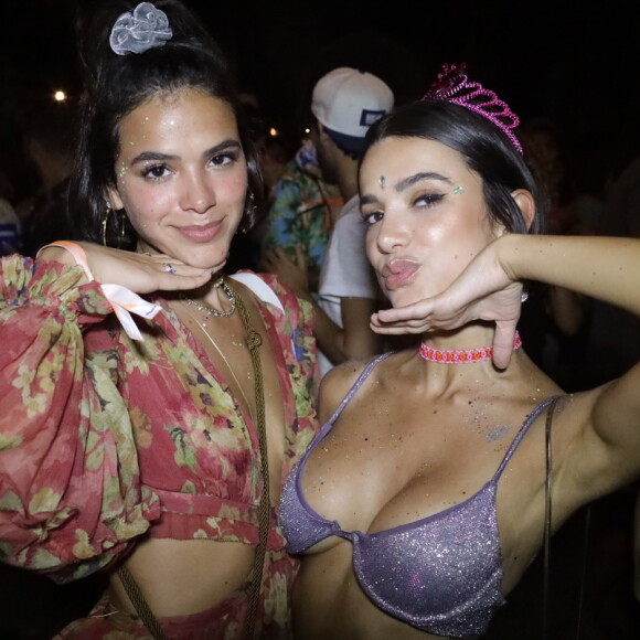 Bruna Marquezine agradece na web: 'Obrigada a todo mundo que votou movido pela força do ódio, porque eu estava maluco pedindo e obrigada a torcida da Manu que ela é gigante'