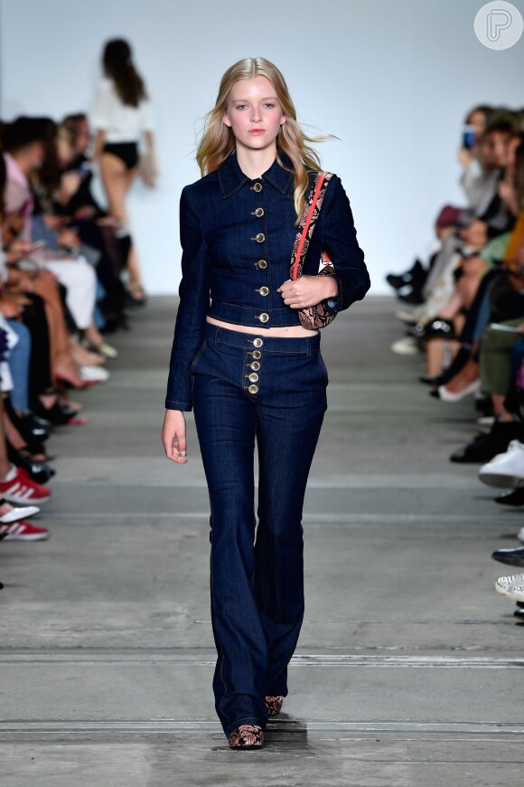 Calça flare: dicas de peças para combinar e arrasar!