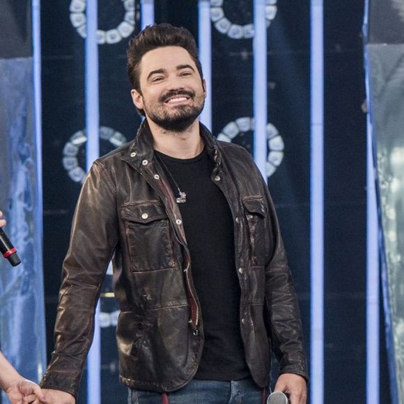 Fernando Zor exagerou na bebida durante a live de Jorge e Mateus, na noite de sábado
