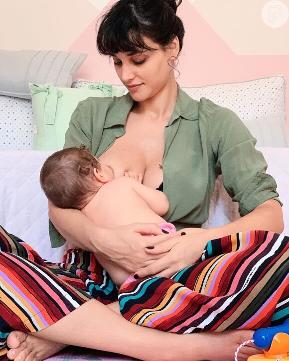 Débora Nascimento relembra amamentação  quando Bella, sua filha, ainda era bem bebê