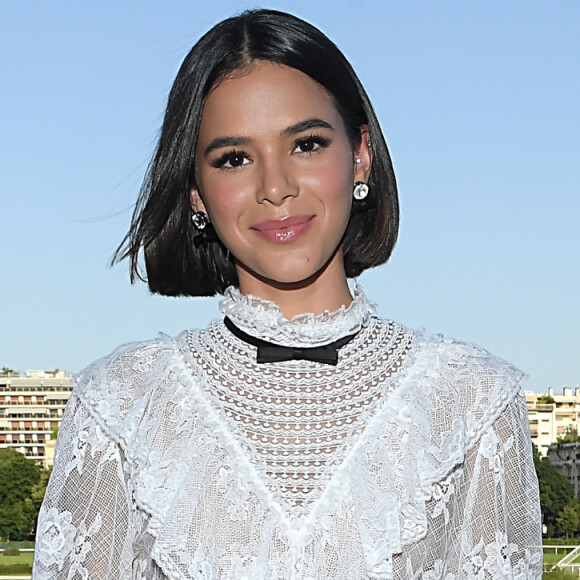 Os looks de Dua Lipa e a semelhança com o estilo de Bruna Marquezine