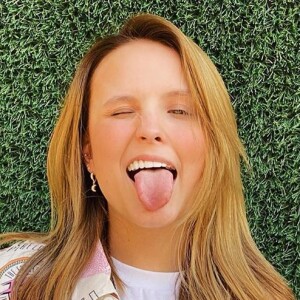 Looks de Larissa Manoela: atriz aposta em cores em 2020