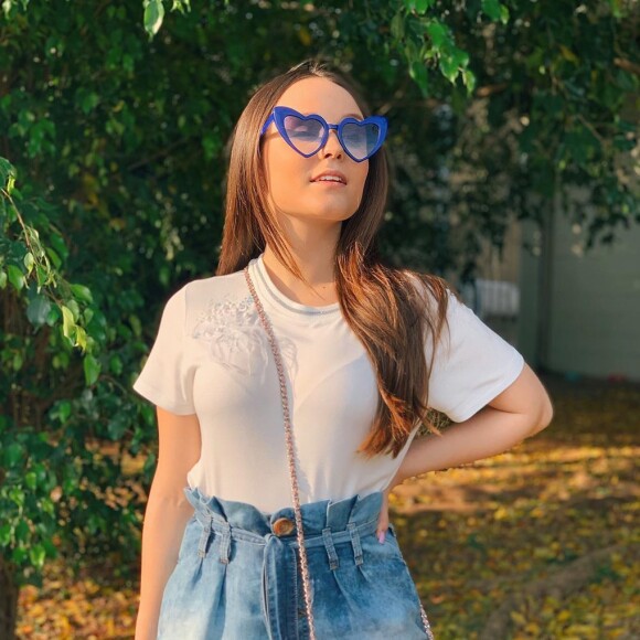 Larissa Manoela elege pegada mais básica em looks de 2019