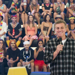 Luciano Huck teve seu cabelo cortado pela mulher, Angélica