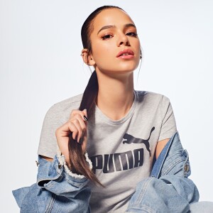 Bruna Marquezine faz shake fitness em vídeo pré-treino