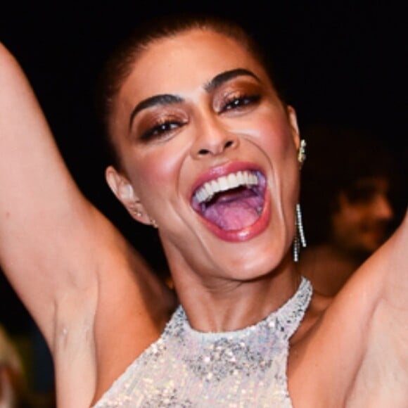 Juliana Paes festejou ter largado o cigarro nessa quarentena