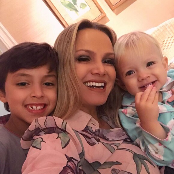 Eliana está em quarentena com os filhos, Manuela e Arthur