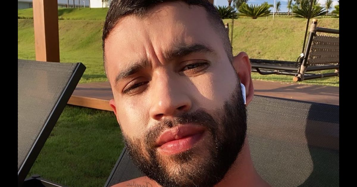 Gusttavo Lima foi denunciado pelo uso de palavrões e o consumo de bebida  alcoólica - Purepeople