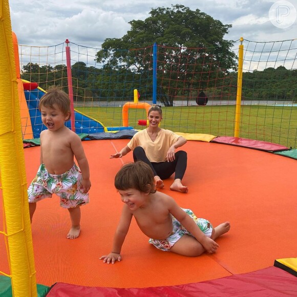 Andressa Suita adora brincar com os filhos