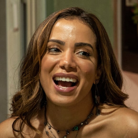 Anitta trocou beijo com Gui Araújo em vídeo no Tik Tok nesta quarta-feira, 6 de maio de 2020