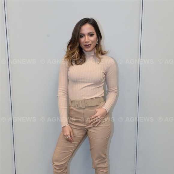 Anitta cantou músicas religiosas em live show