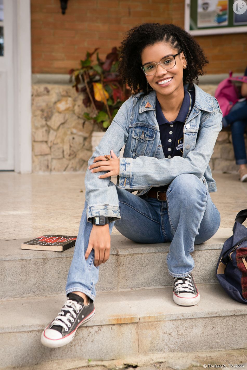 Heslaine Vieira comemora retorno da novela