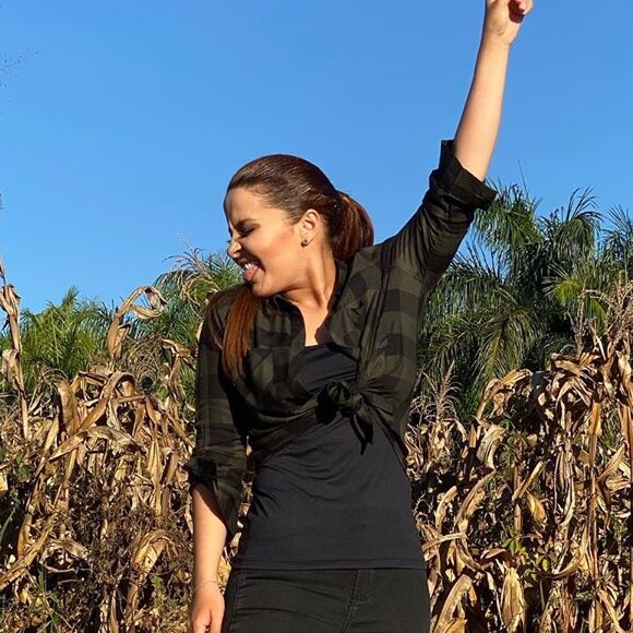 Maiara aposta em look all black para live de Fernando e Sorocaba