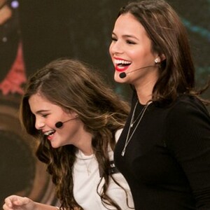 Bruna Marquezine chama atenção por semelhança em foto