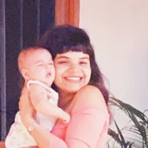 Foto de Bruna Marquezine bebê com a mãe encanta a web