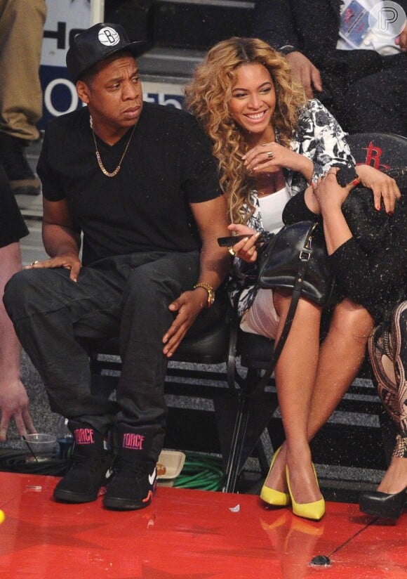 Os tênis da linha de Beyoncé e Jay-Z serão em couro branco com detalhes em ouro. Mas o que chama atenção são as peles de animais como arraia, avestruz, jacaré e jiboia