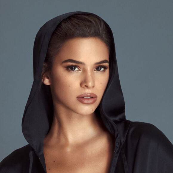 Bruna Marquezine aposta em lingerie confortável