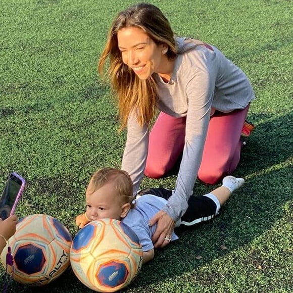 Patricia Abravanel se divertiu ao filmar a filha dizendo que queria pintar o cabelo