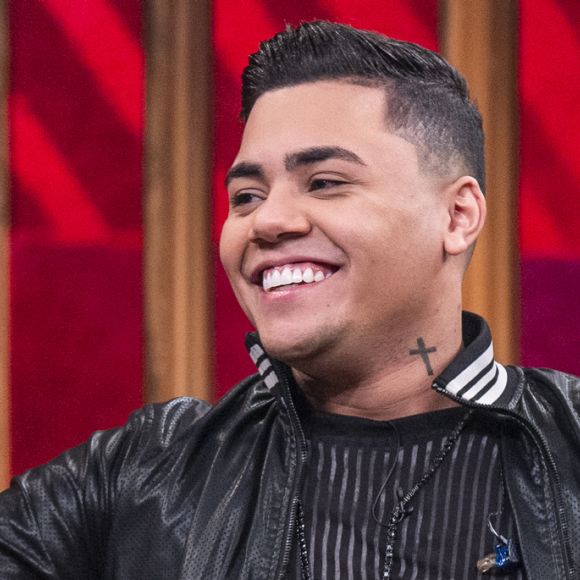 Quarentena impossibilitou Felipe Araújo de visitar o filho de 1 ano, Miguel