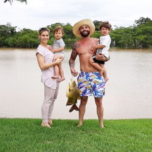 Gusttavo Lima foi criticado por ter furado a quarentena para uma pescaria com o cantor Leonardo