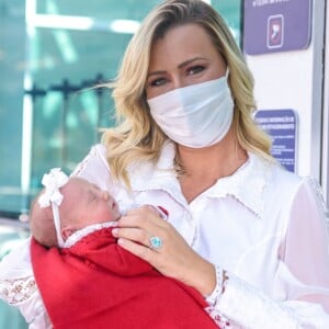 Ana Paula Siebert desabafa sobre amamentação