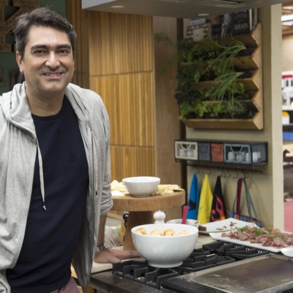 Zeca Camargo se pronunciou após ele e Globo decidirem pela não renovação do contrato: 'E não deixa de ser um belo fechamento de ciclo eu me despedir agora, quando o 'É De Casa''